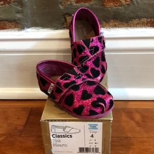 Tiny TOMS pink hearts shoes